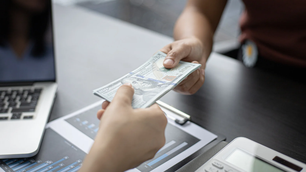 Why Criminals Rely on Cash and What It Means for AML Compliance